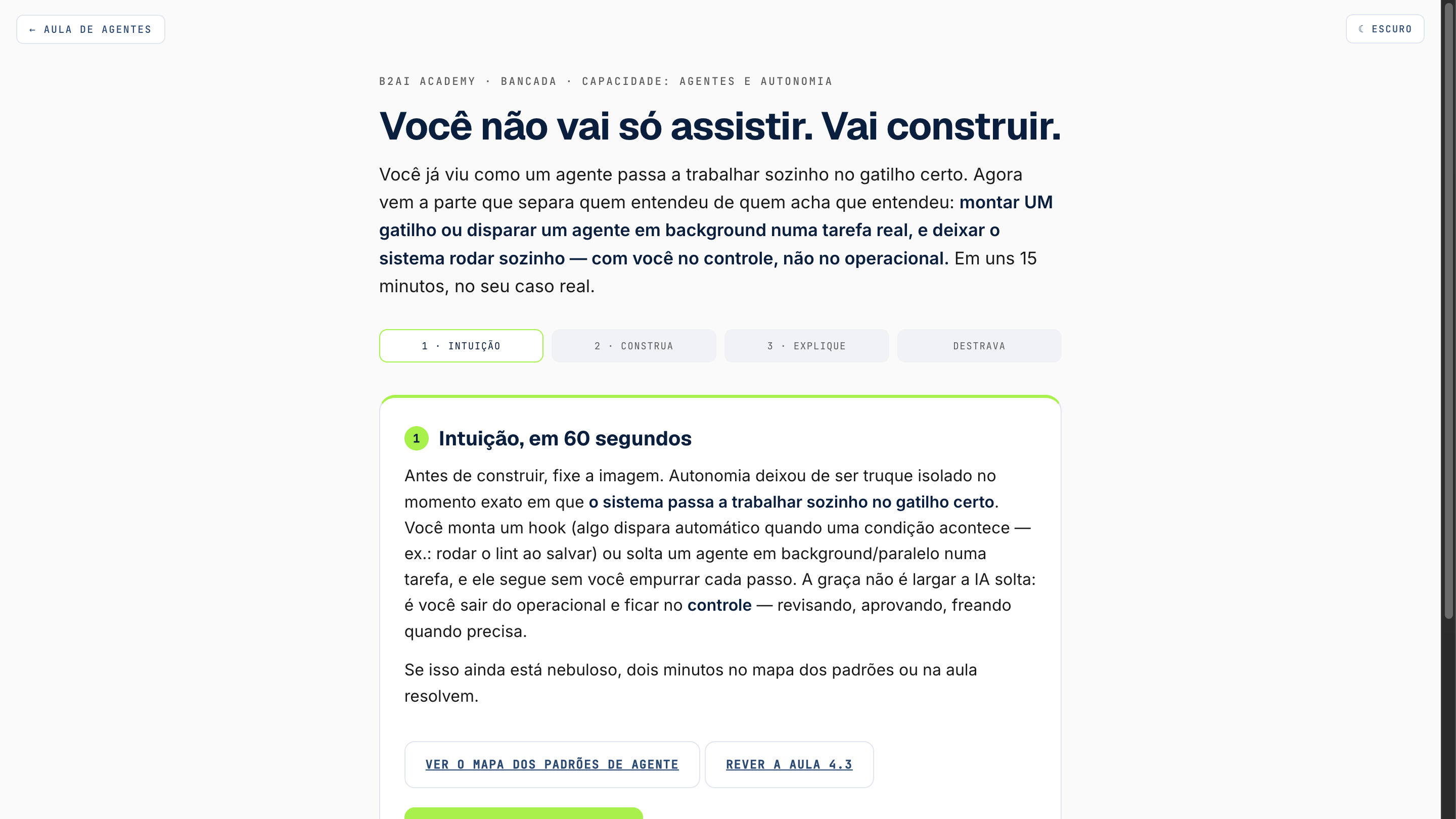 Bancada interativa com passos Intuição, Construa, Explique e Destrava